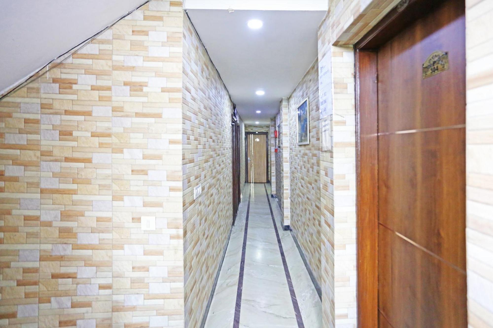 Hotel Preet Palace -5 Mints Walk From Nizamuddin Railway Station New Delhi Exterior photo