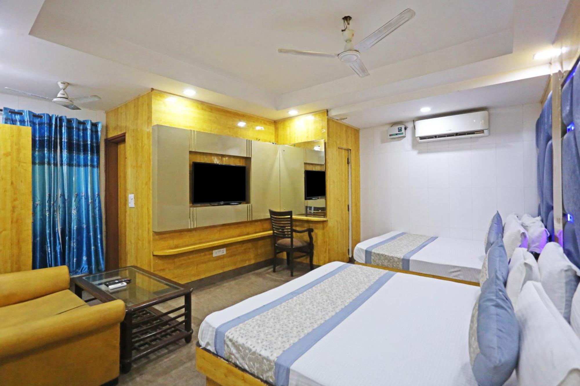 Hotel Preet Palace -5 Mints Walk From Nizamuddin Railway Station New Delhi Exterior photo