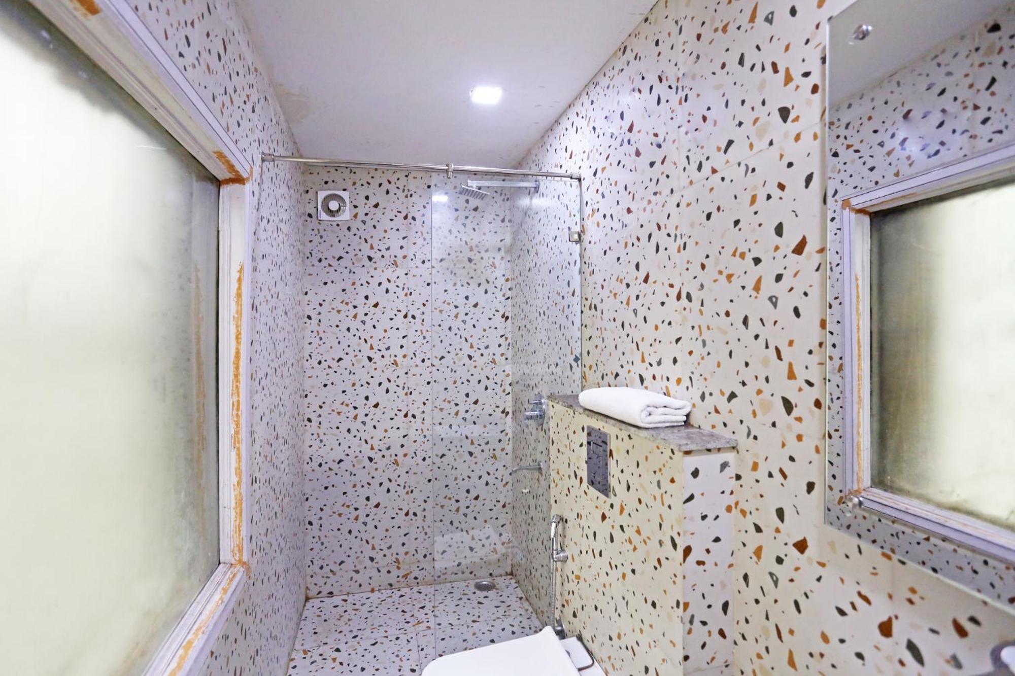 Hotel Preet Palace -5 Mints Walk From Nizamuddin Railway Station New Delhi Exterior photo