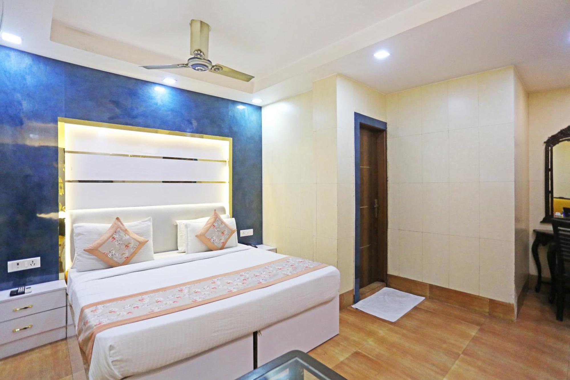 Hotel Preet Palace -5 Mints Walk From Nizamuddin Railway Station New Delhi Exterior photo