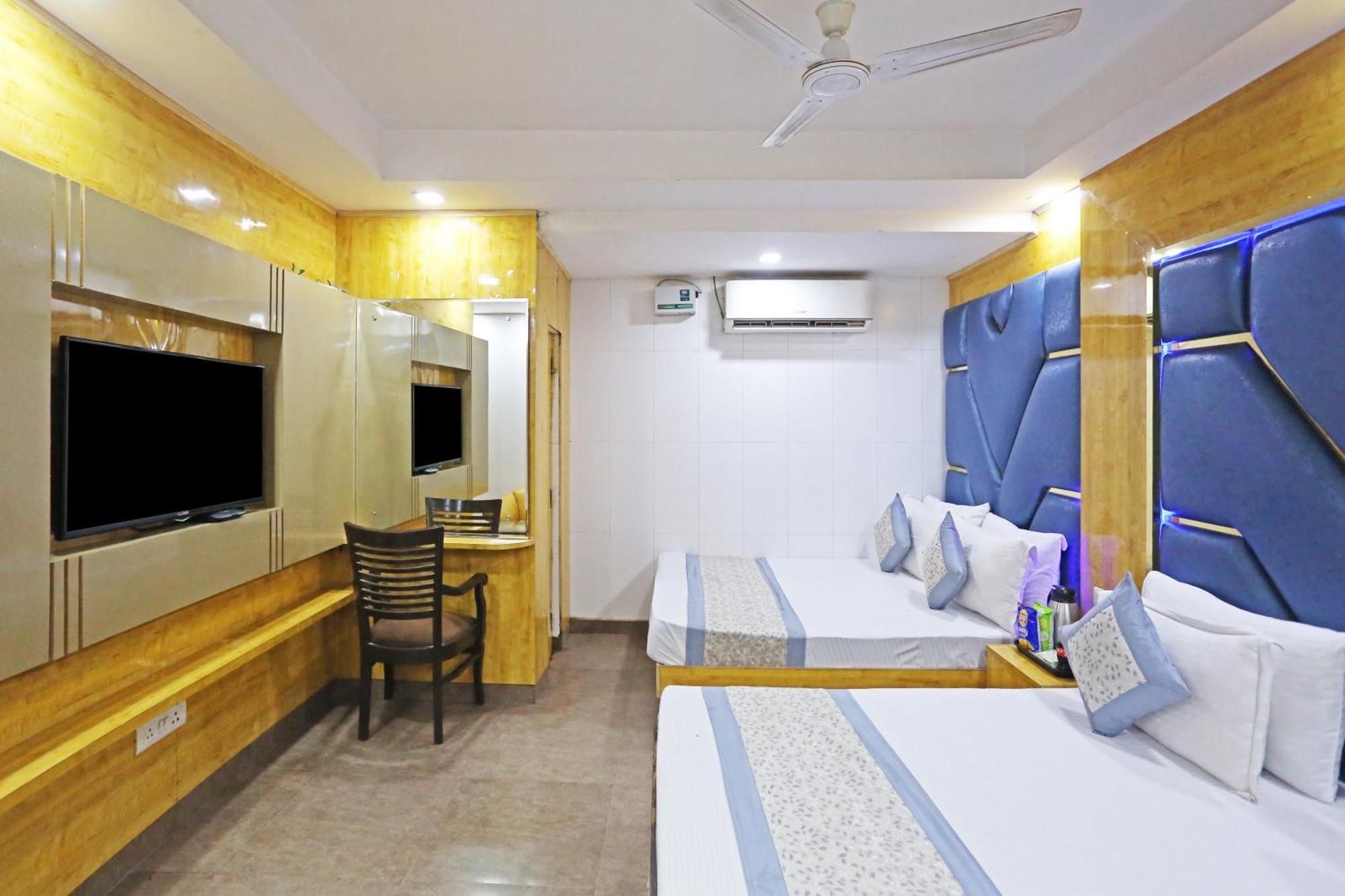 Hotel Preet Palace -5 Mints Walk From Nizamuddin Railway Station New Delhi Exterior photo