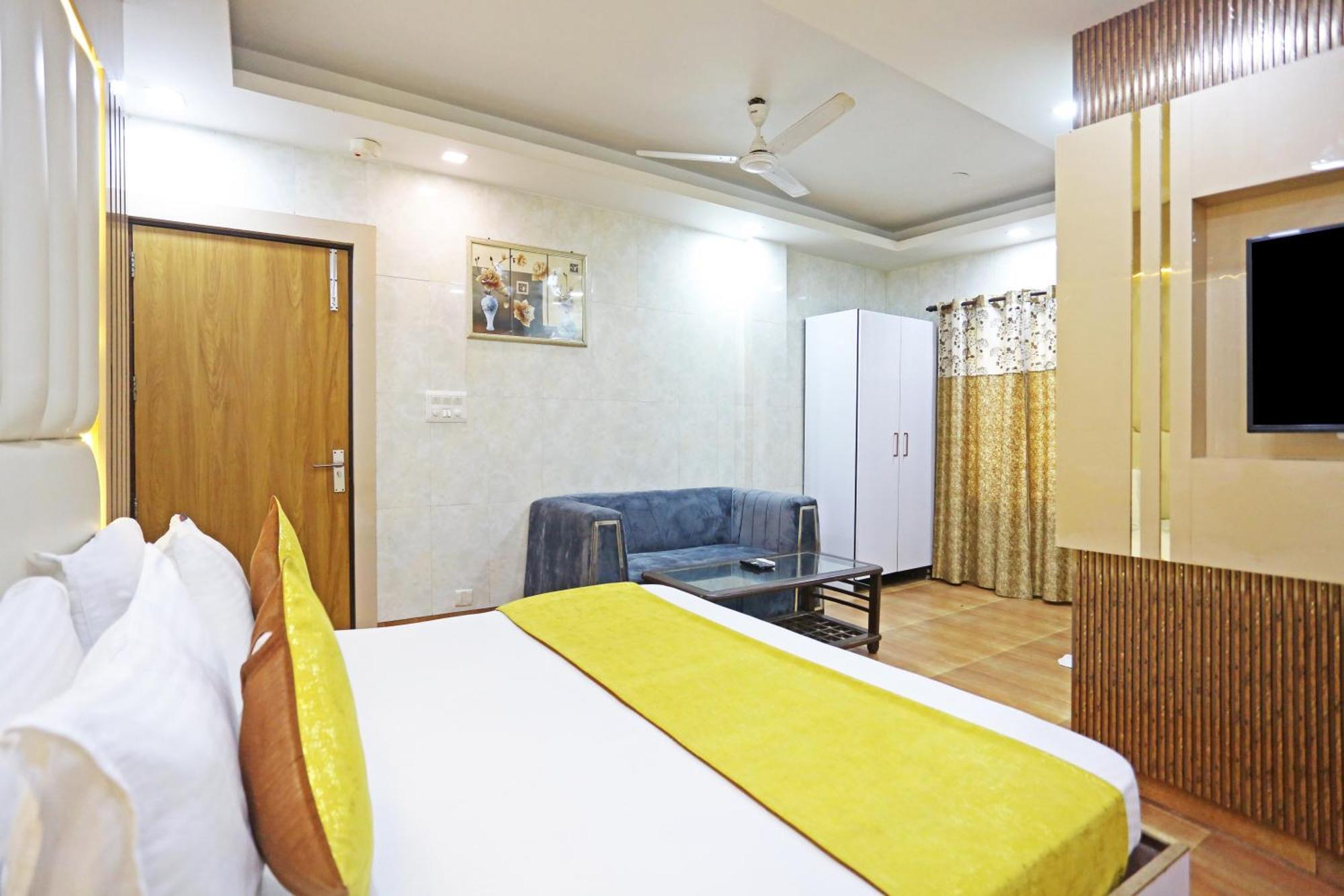 Hotel Preet Palace -5 Mints Walk From Nizamuddin Railway Station New Delhi Exterior photo