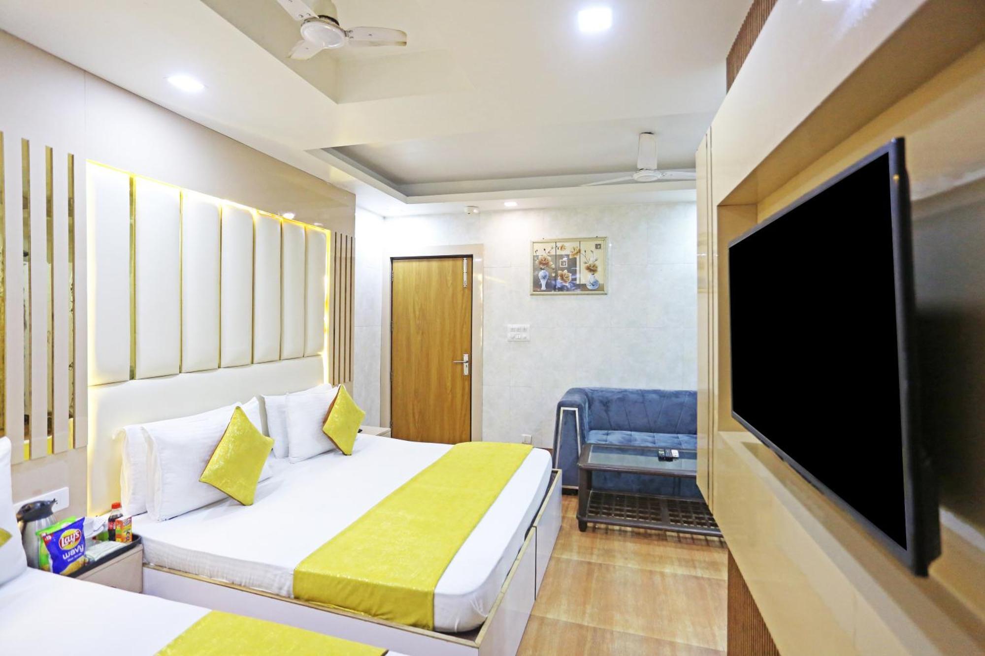 Hotel Preet Palace -5 Mints Walk From Nizamuddin Railway Station New Delhi Exterior photo