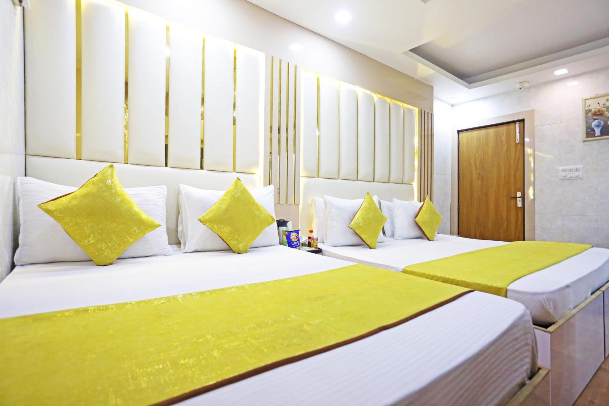 Hotel Preet Palace -5 Mints Walk From Nizamuddin Railway Station New Delhi Exterior photo