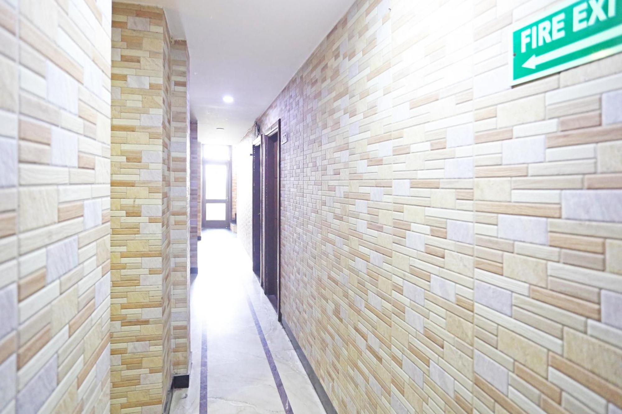 Hotel Preet Palace -5 Mints Walk From Nizamuddin Railway Station New Delhi Exterior photo
