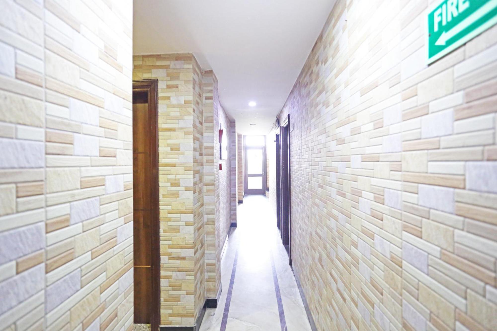 Hotel Preet Palace -5 Mints Walk From Nizamuddin Railway Station New Delhi Exterior photo
