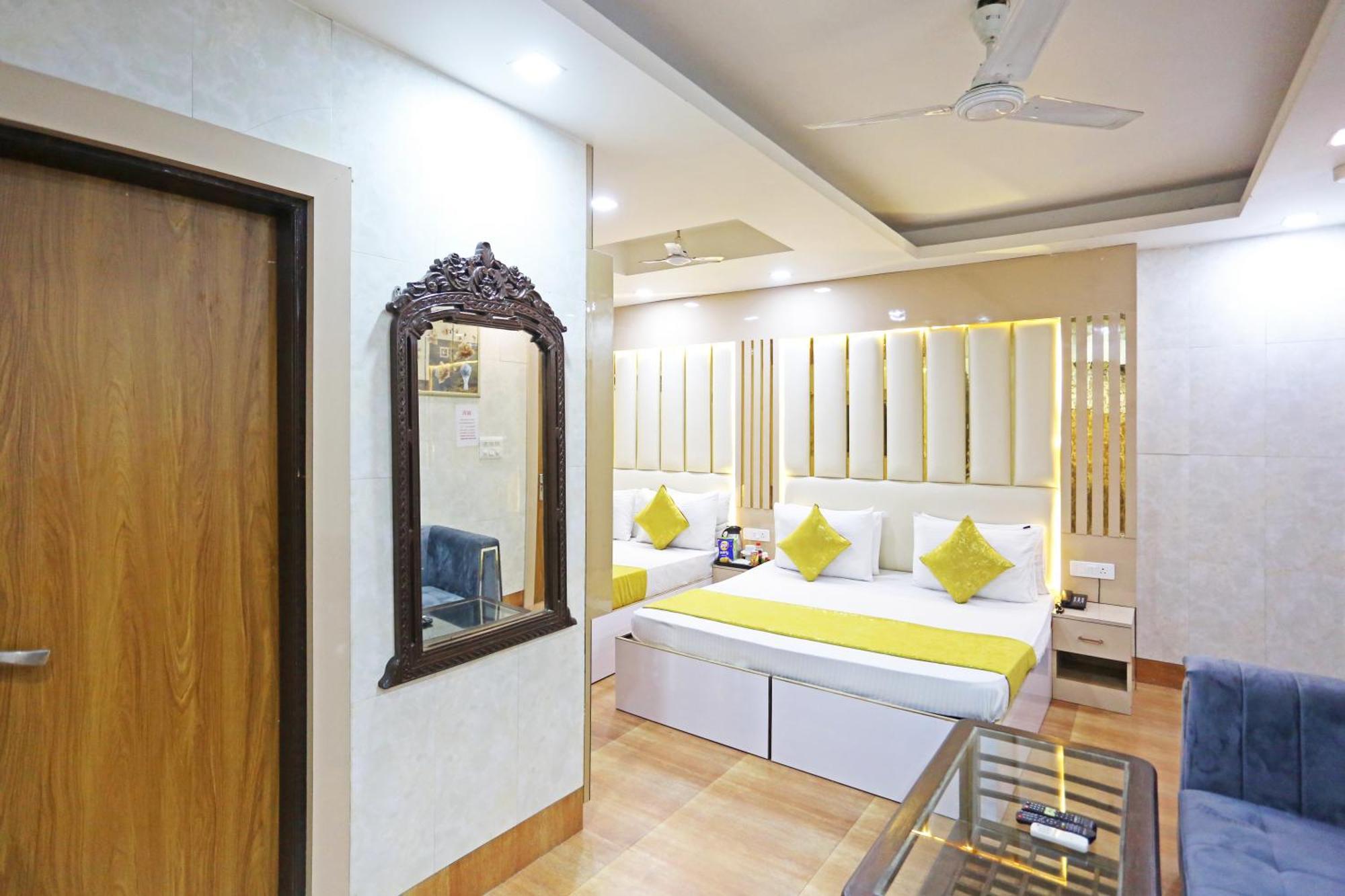 Hotel Preet Palace -5 Mints Walk From Nizamuddin Railway Station New Delhi Exterior photo