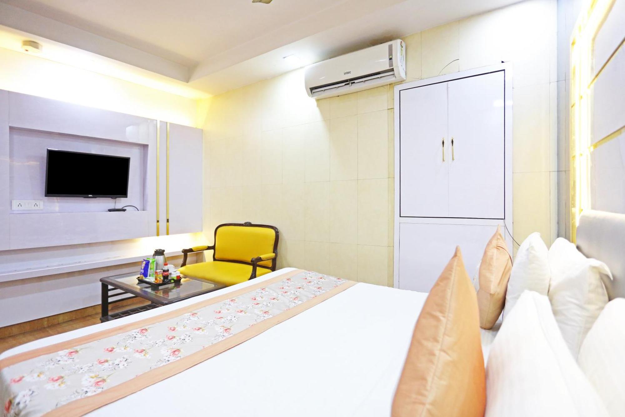 Hotel Preet Palace -5 Mints Walk From Nizamuddin Railway Station New Delhi Exterior photo